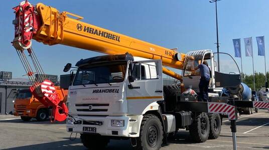 Автокран Ивановец КС‑55717К‑3 Air без перегруза. 32 тонны на шасси 6×6 для дорог с нагрузкой 10 тс