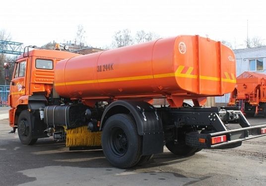 КДМ-7881030 на ш.43253 (ПМ сталь 09Г2С, V=9 м3, Сопла, Средняя щетка)
