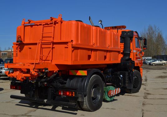 КДМ-7881040 на ш.53605 (ПМ пласт, V=9 м3, Сопла, Средняя щетка)