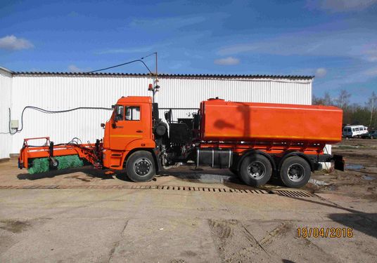 КДМ-7881022 на ш.65115-48 (ПМ сталь 09Г2С, V=12 м3, Сопла, Передняя щетка)