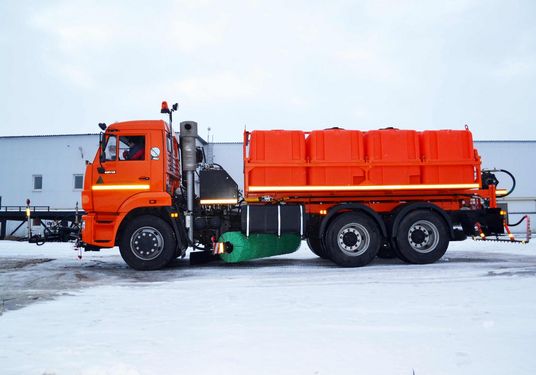 КДМ-7881022 на ш.65115-48 (ПМ пласт, V=12 м3, Передняя рейка, Задняя рейка, Средняя щетка)