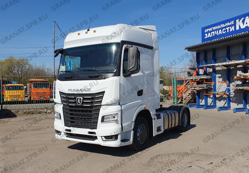 седельный тягач KAMAZ 54901-70022-CА (М1946) для буксировки полуприцепов для опасных грузов